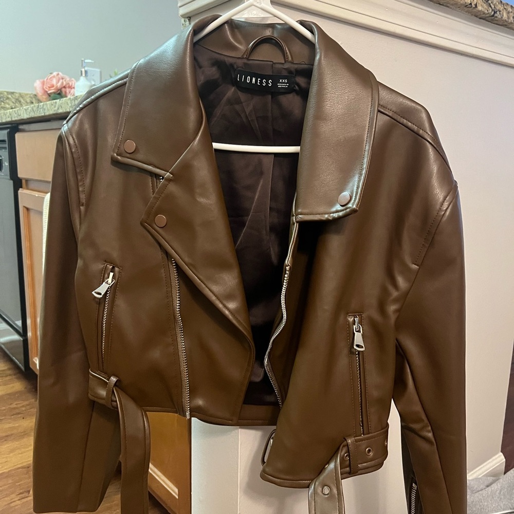 Lioness leather jacket (slight oversize)